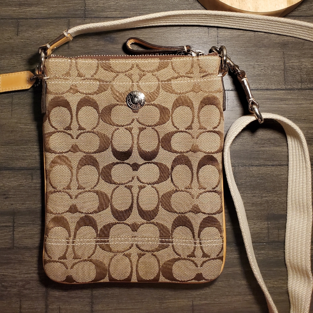 Coach Singature Crossbody